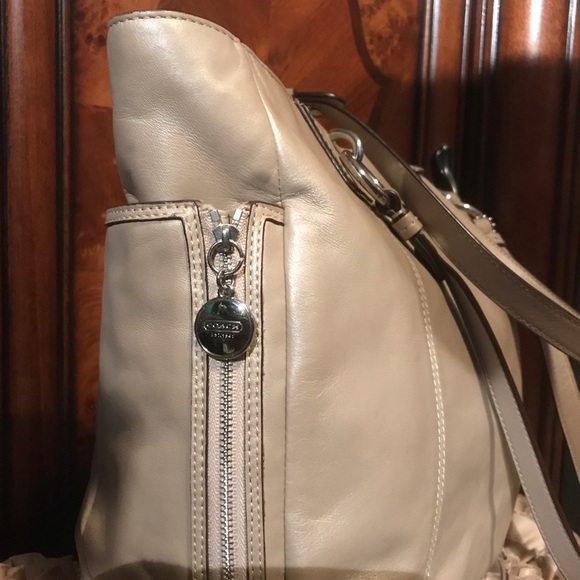 Coach Large Women’s Tote - Picture 5 of 7